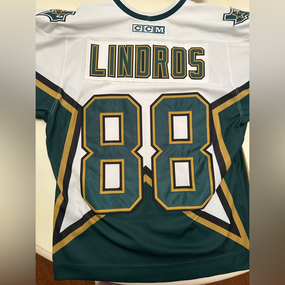 RARE ERIC LINDROS DALLAS STARS JERSEY